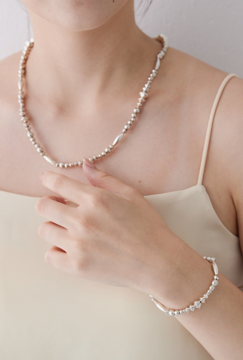 Silver beads necklace