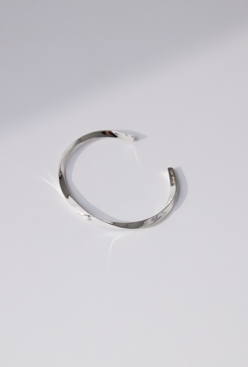 twist bangle