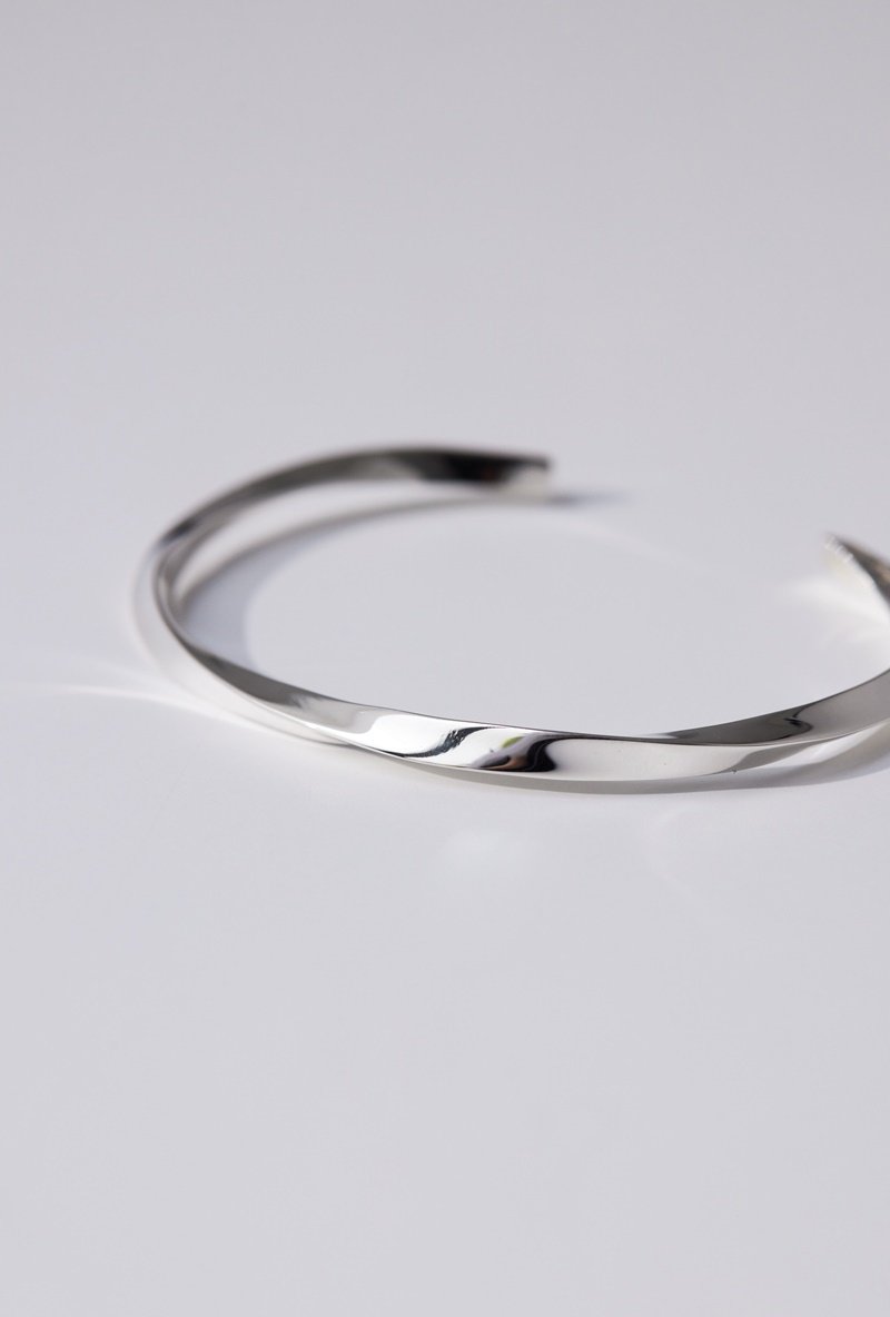 twist bangle