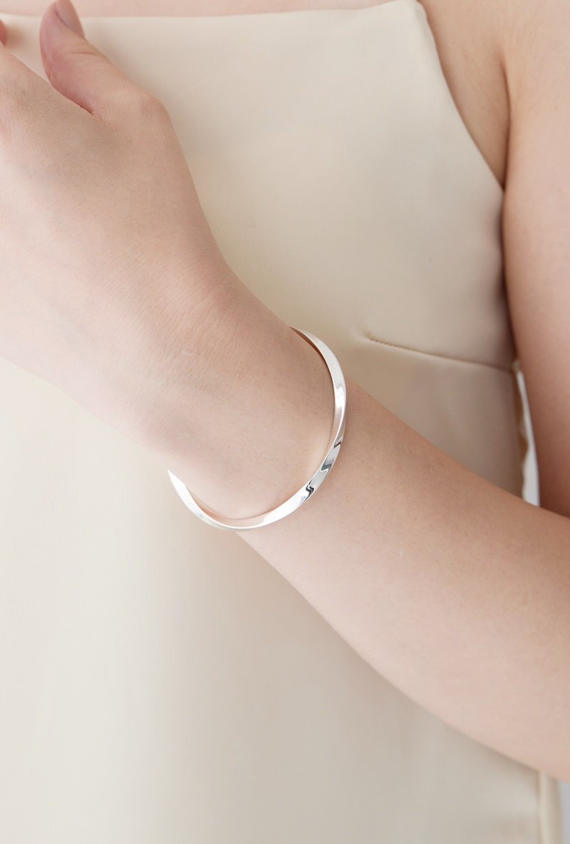 twist bangle