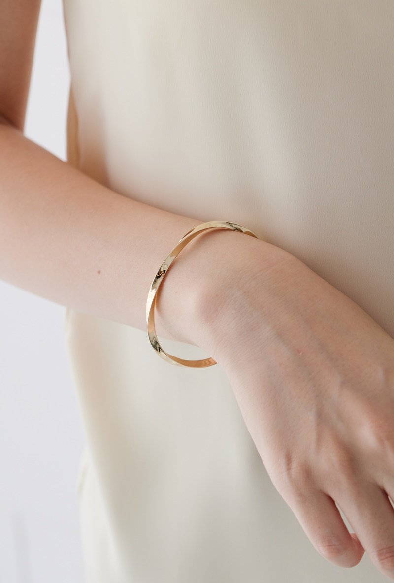 twist bangle