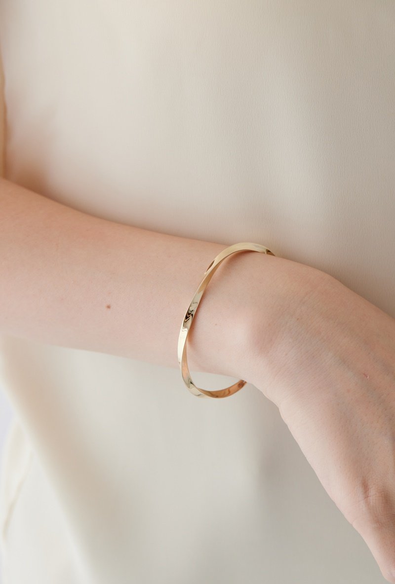 twist bangle