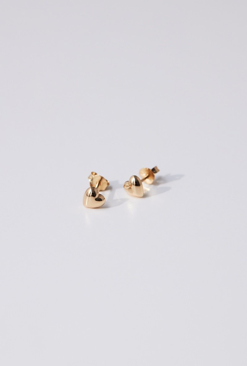 Stud heart earring