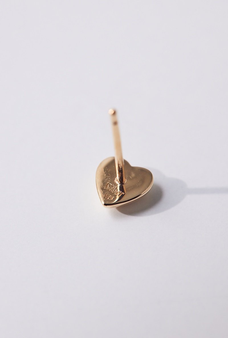 Stud heart earring