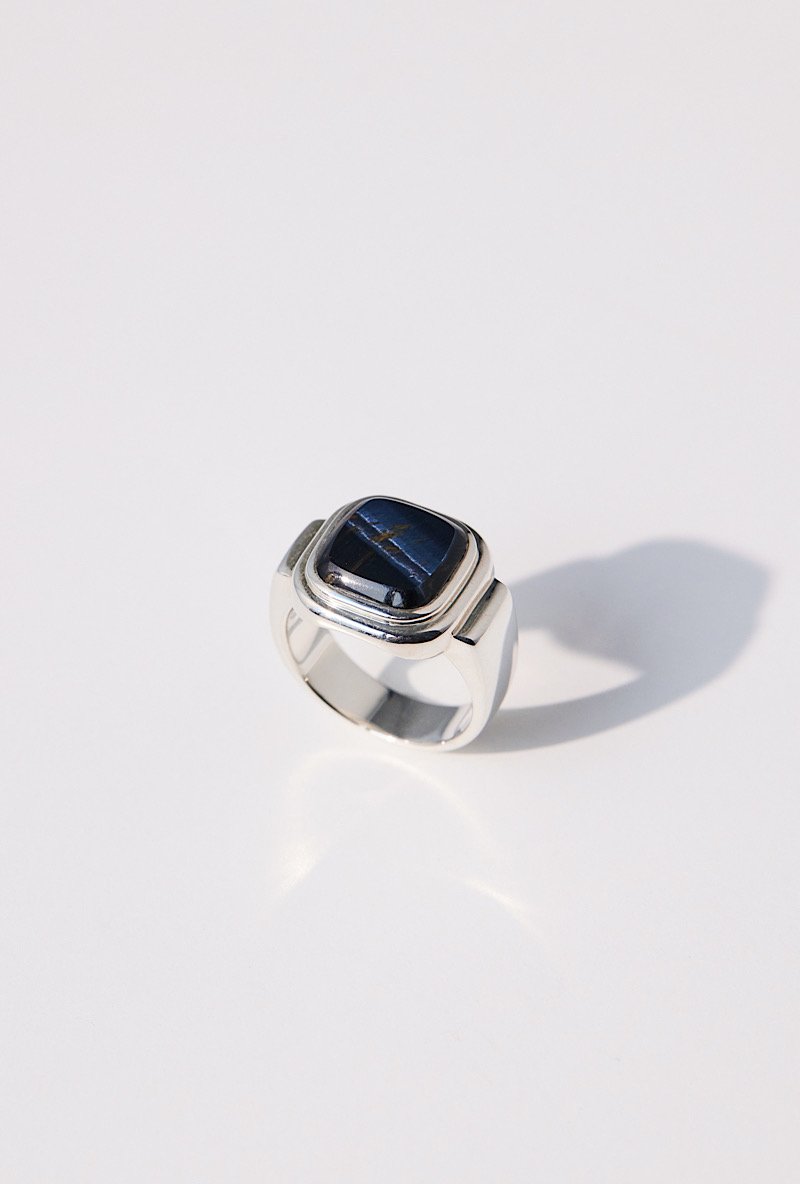 Stone signature ring