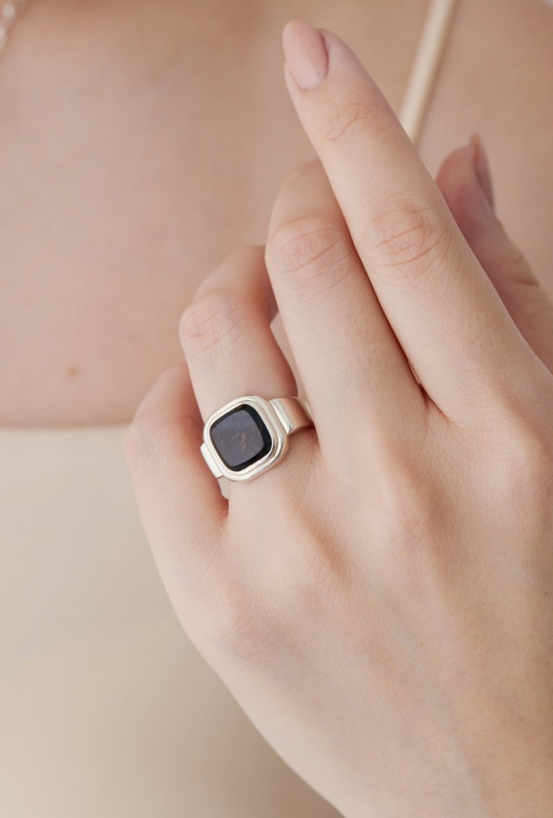 Stone signature ring